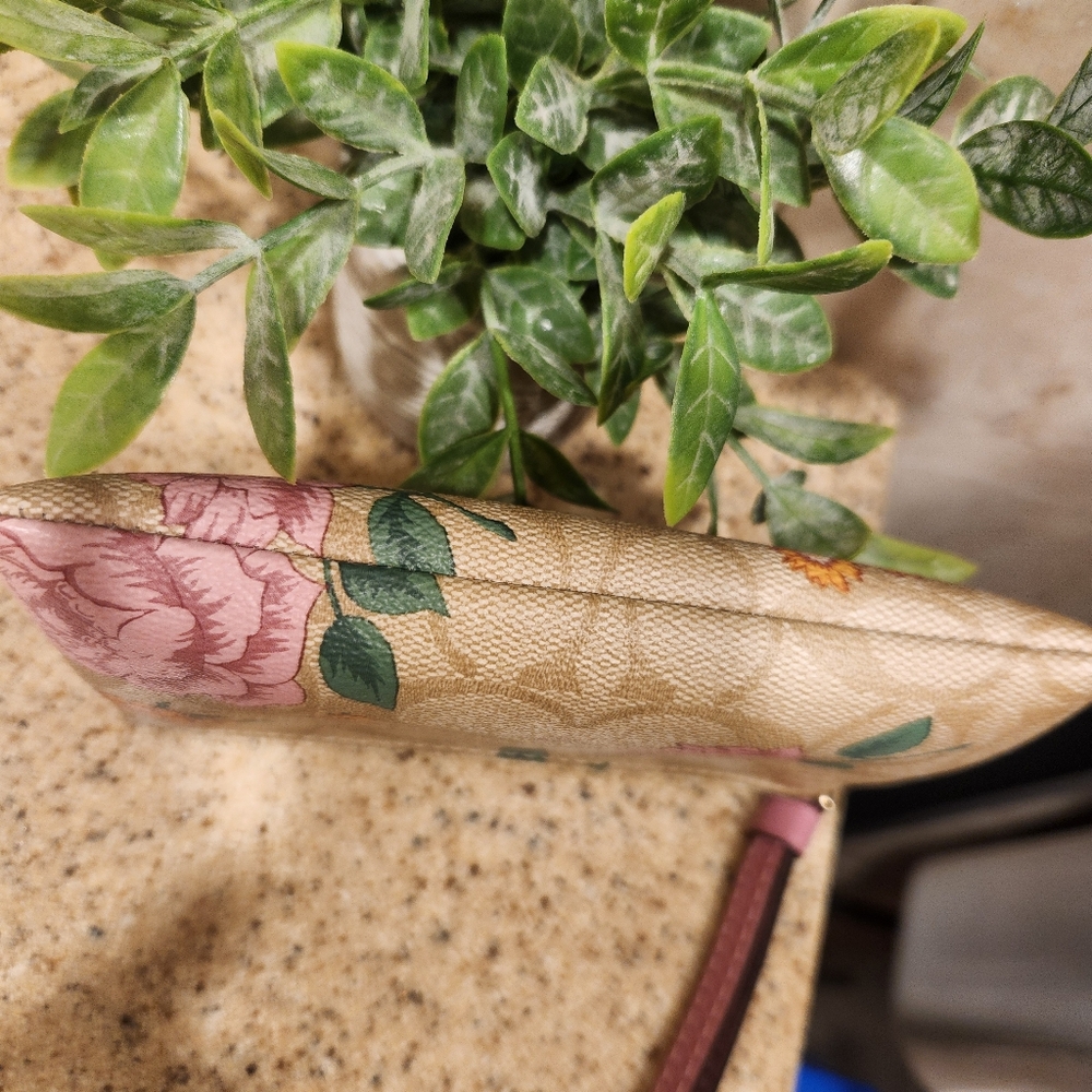 Coach Signature Corner Zip Wristlet Pre Rose NEW - Picture 6 of 6